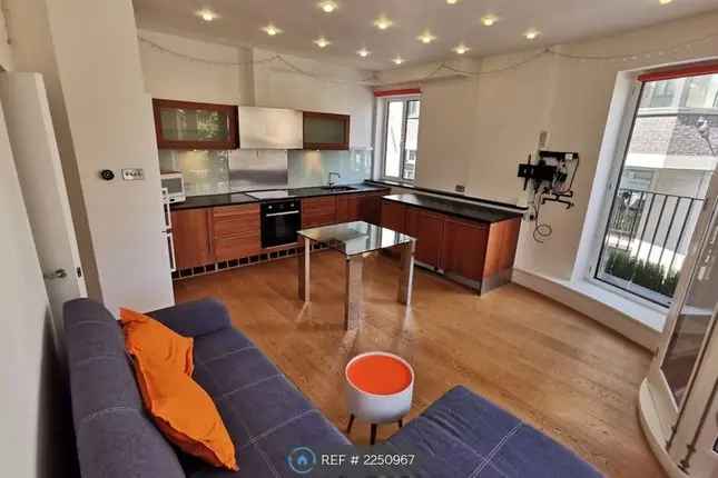 Flat to rent in London, London W1F