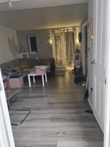 3-Bedroom House Spacious Living Room Double Bedrooms