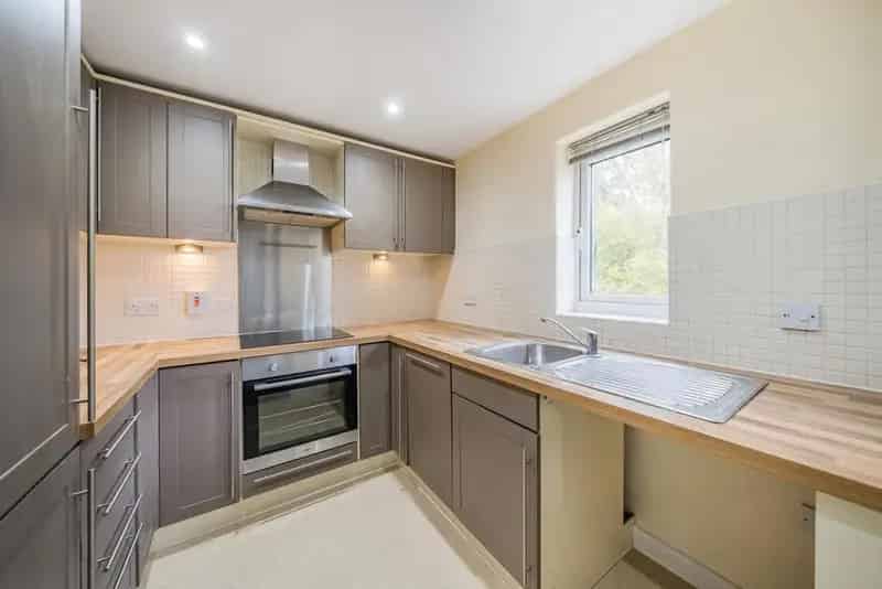 Two Bedroom Modern Apartment Near Burgess Park