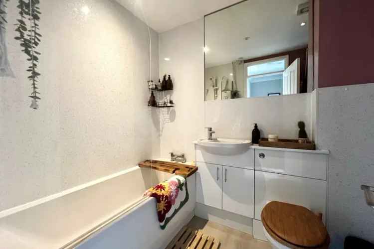 2-Bedroom House Near Amenities