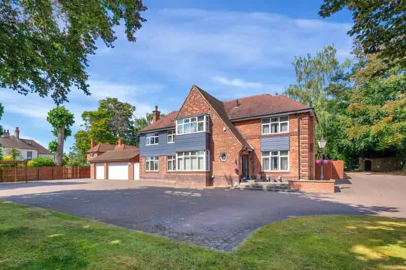 5 Bedroom Detached House Watnall Road Hucknall