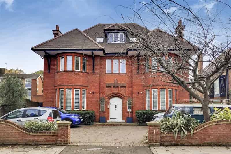1 Bedroom Flat Apartment near Ealing Broadway London