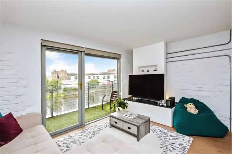 2 Bed Flat The Shore Industrial Style Open Plan Kitchen Balcony Parking