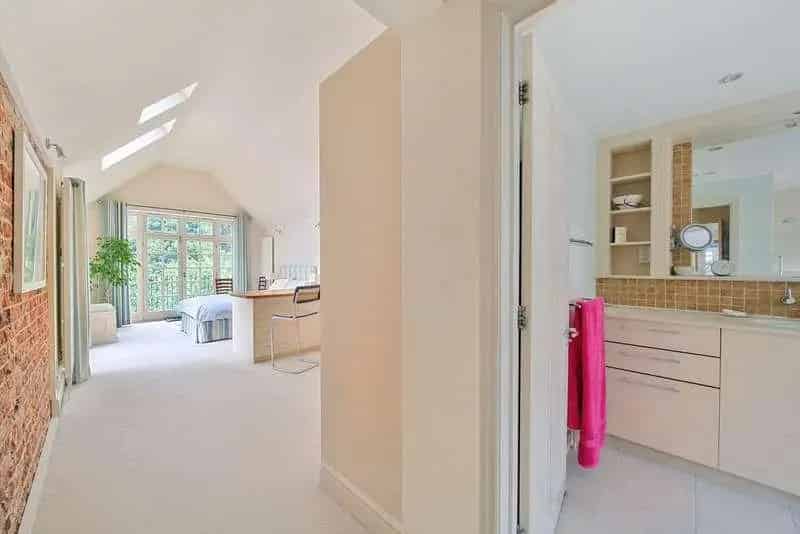 5 Bed Detached House for Sale Near Woking Station