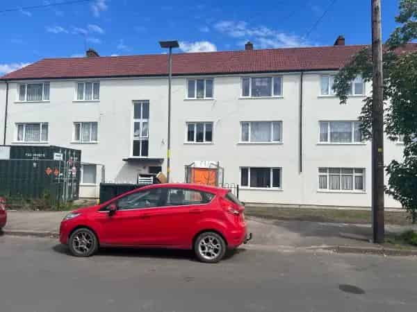 Middle Floor Flat Near Schools and Transport Links