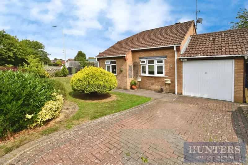 3 Bedroom Bungalow For Sale - Modern Kitchen, Conservatory & Garden