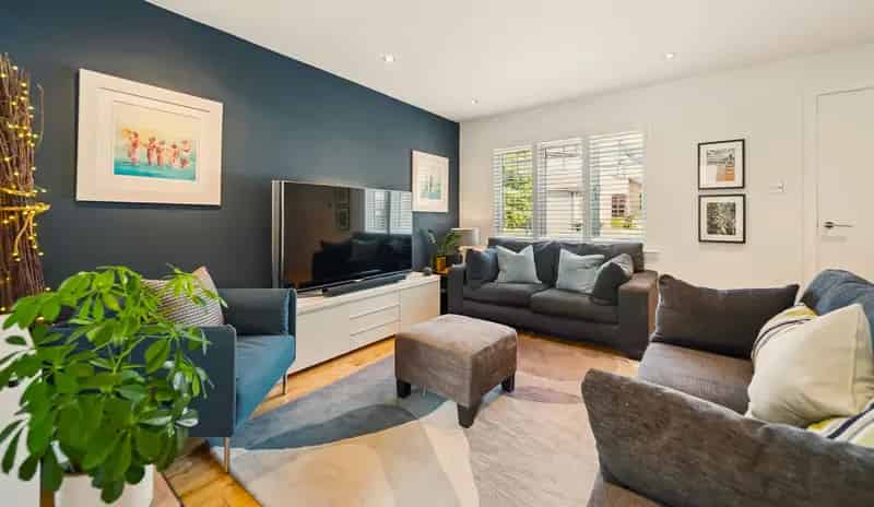 3 Bed Modern Family Home Baljaffray Near Schools