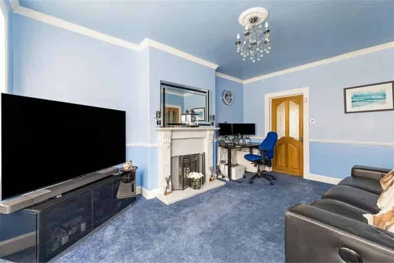 2 Bed Terraced House with Private Driveway and Garden