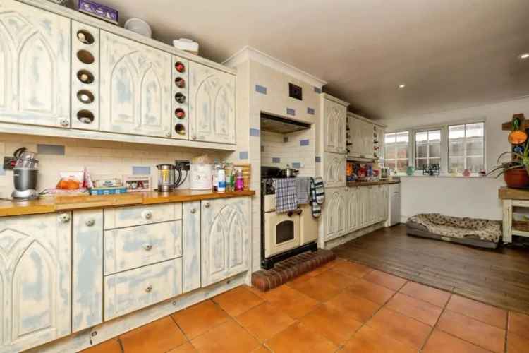 Spacious Four-Bedroom Detached Home in North Scarle