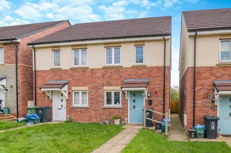 2 Bedroom Semi Detached House For Sale