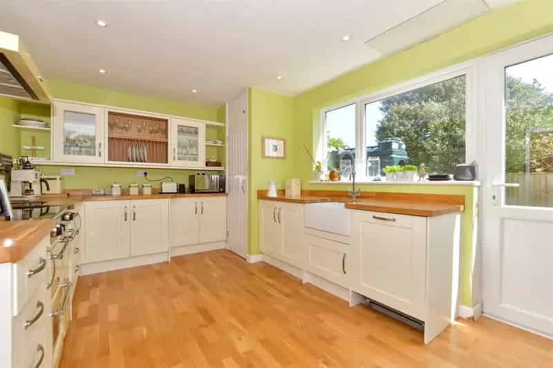 4 Bedroom Detached House for Sale in Martin Mill