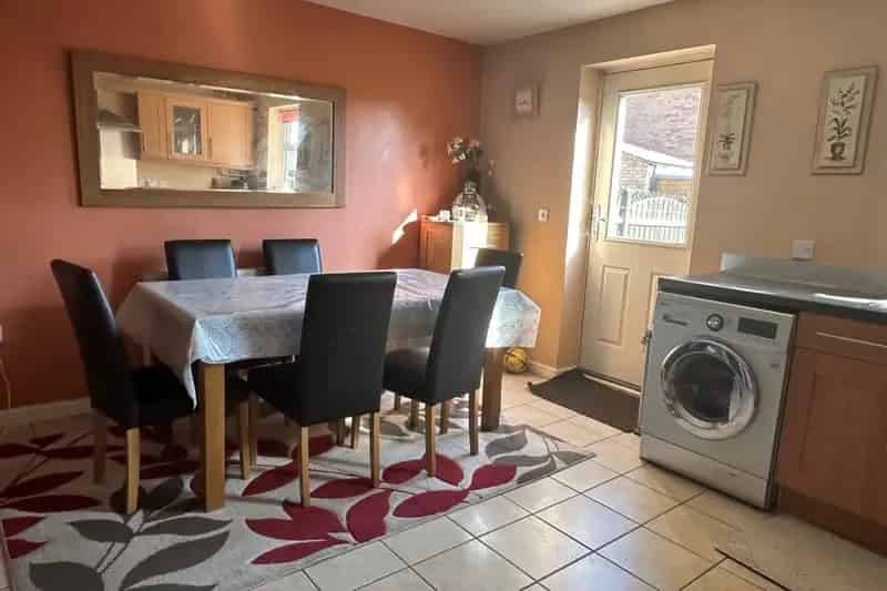 Stunning 4-Bedroom Townhouse in York Modern and Spacious Family Home