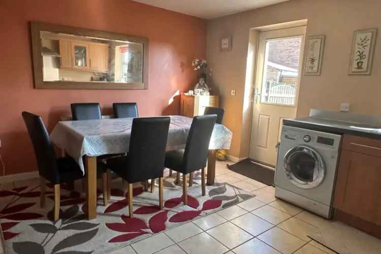 Stunning 4-Bedroom Townhouse in York Modern and Spacious Family Home