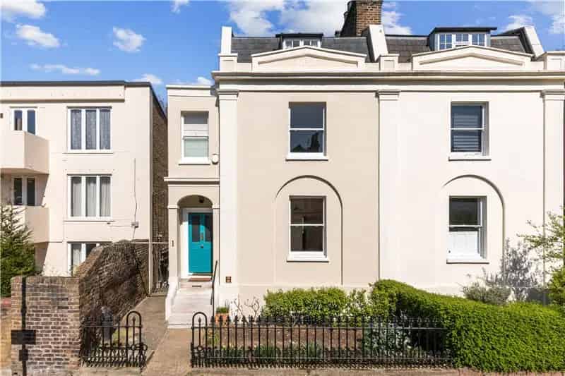 4 Bedroom House in London Stockwell