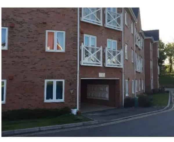 First Floor Flat 2 Double Bedrooms Pond View
