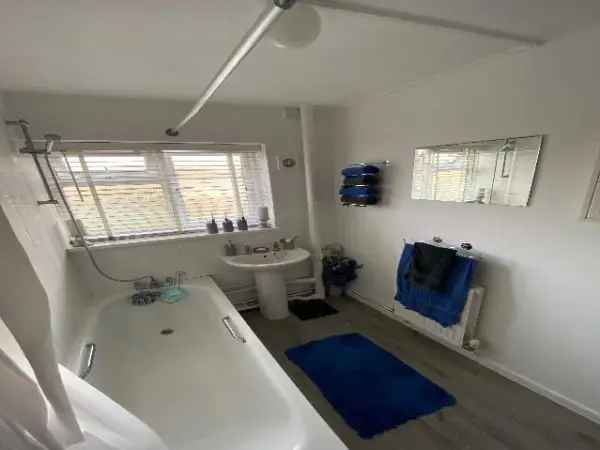 Flat For Rent in Basingstoke and Deane, England