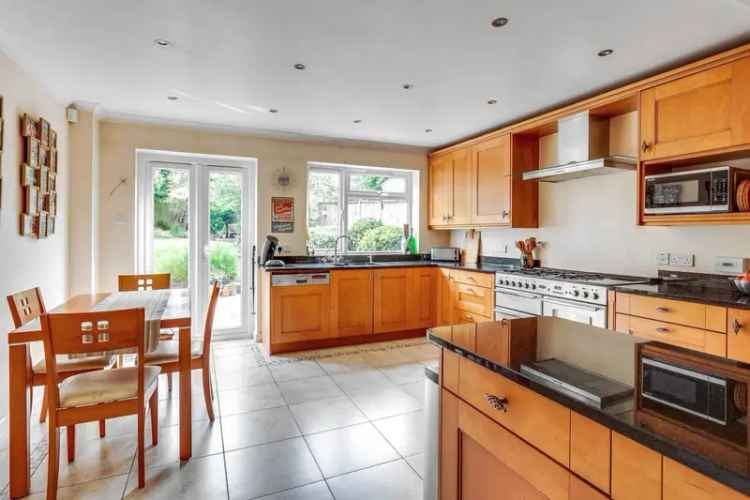 5 Bedroom Detached House for Rent Emmer Green