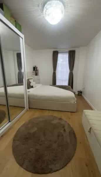 2 Large Rooms 1 Medium Room 2 Bathrooms Flat Near Queen Mary University