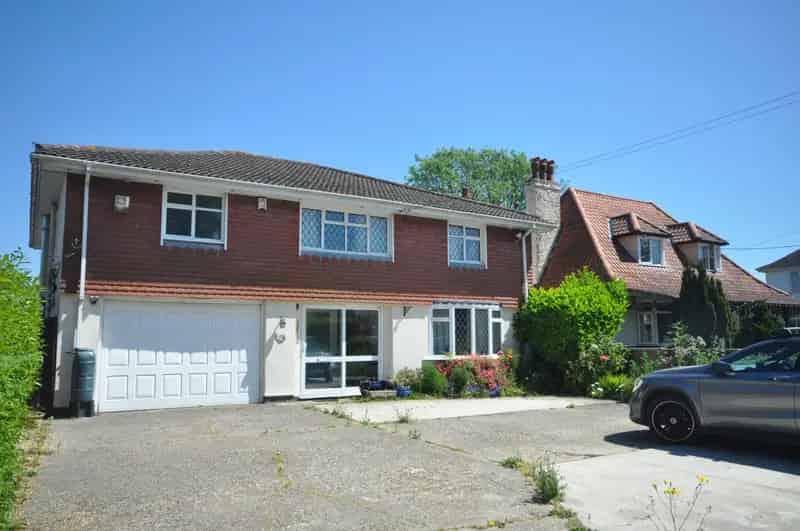 5 bedroom detached house to rent