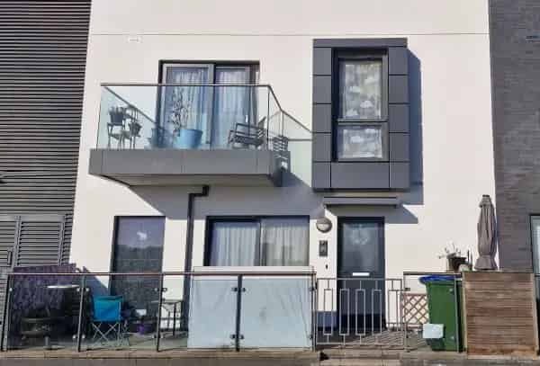 River View Apartment Near Transport and Amenities