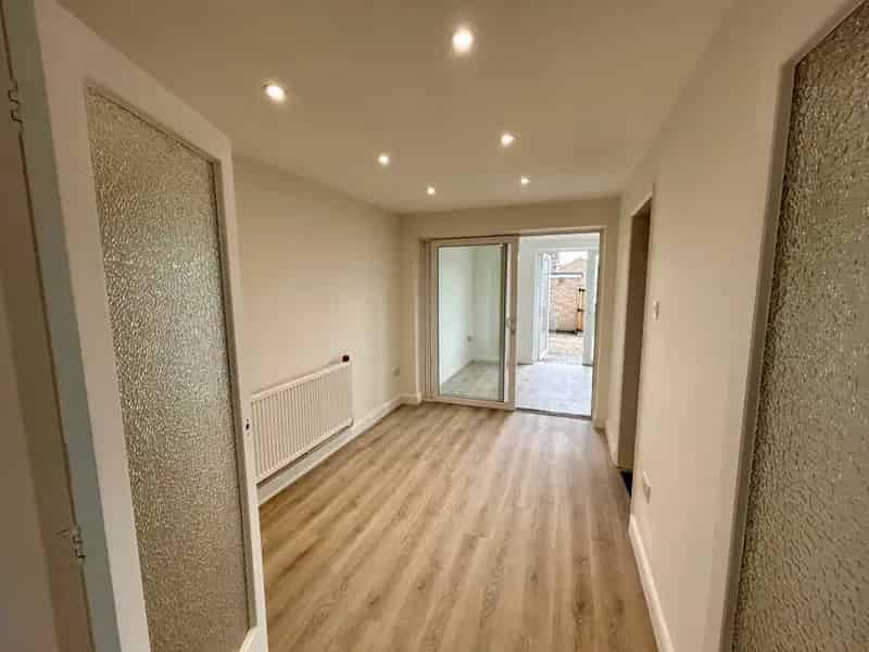 3 Bed Semi Detached House Alma Park Grantham
