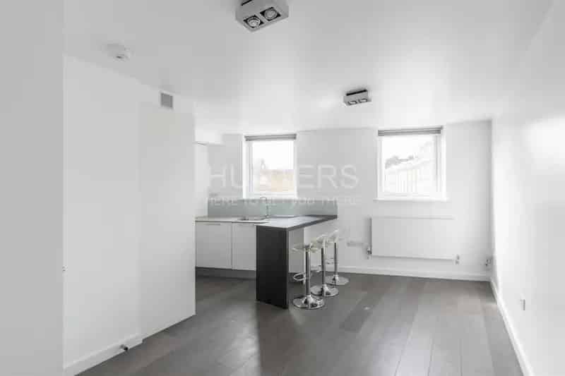 1 bedroom Flat To Let
