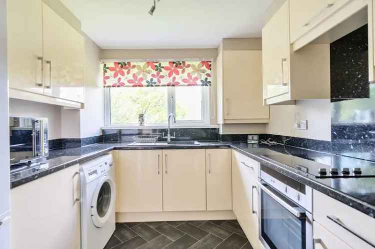 2 Bedroom Flat for Sale in Caterham