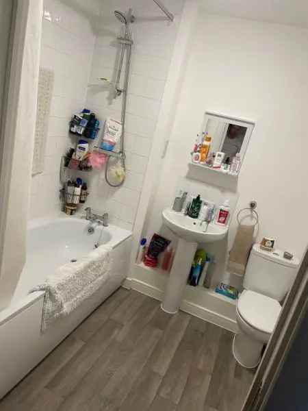 Flat For Rent in Chichester, England