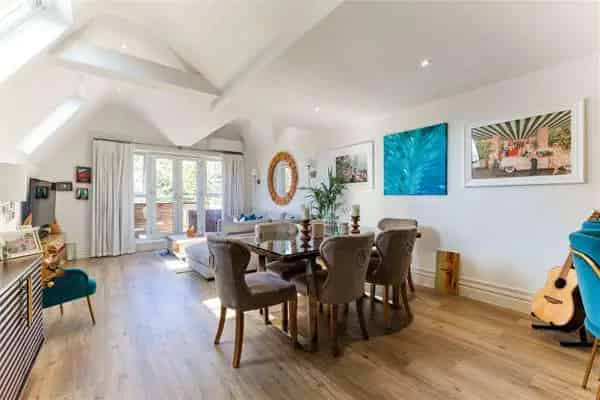 Luxury Top Floor Apartment with Roof Terrace Near Westbourne Beach