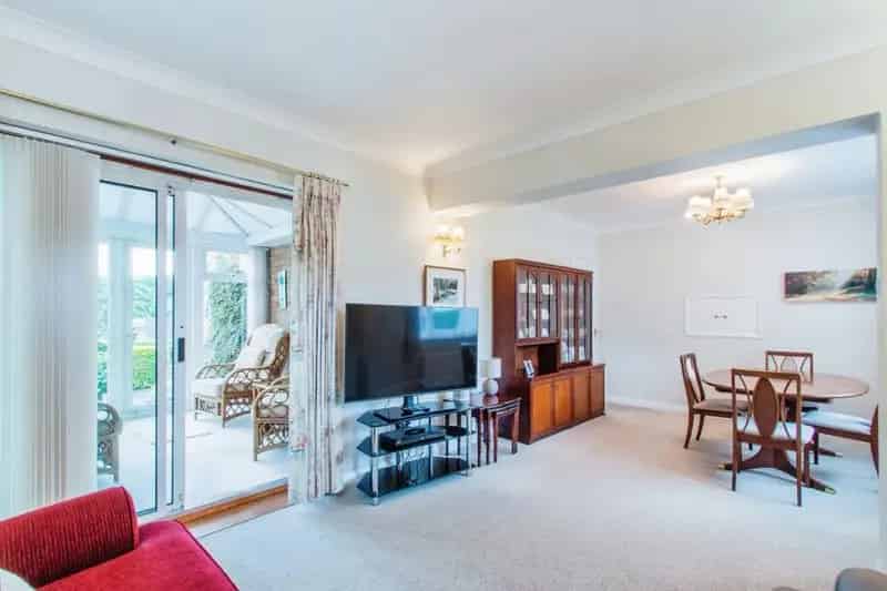 4 bedroom Detached House for sale, Batley, West Yorkshire, WF17