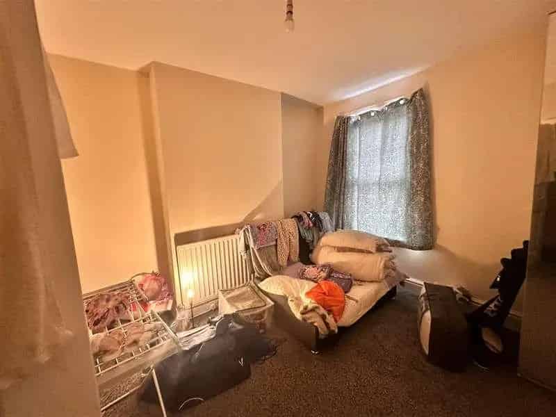 2 Bed Mid Terrace House for Sale Near Amenities