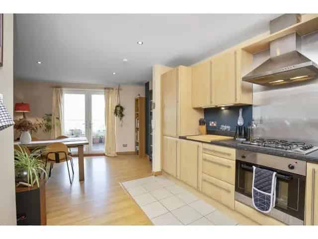 2 Bedroom Flat for Sale near Granton Harbour with Firth of Forth Views