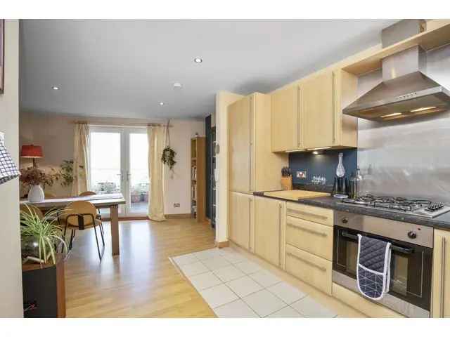 2 Bedroom Flat for Sale near Granton Harbour with Firth of Forth Views