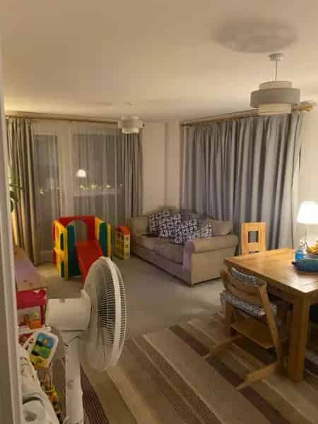 Family Home near Town Centre Train Station and School