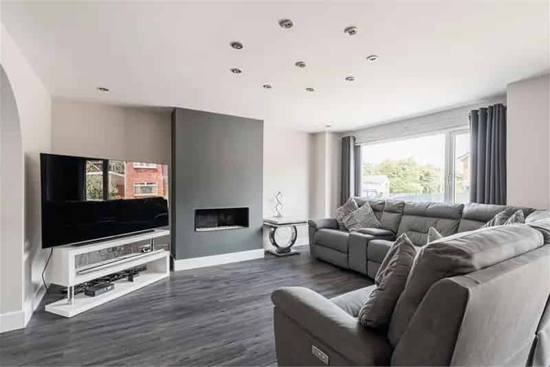 3 Bed Detached House with 2 Reception Rooms Baberton