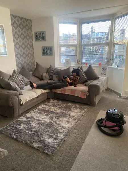 Flat For Rent in Basingstoke and Deane, England