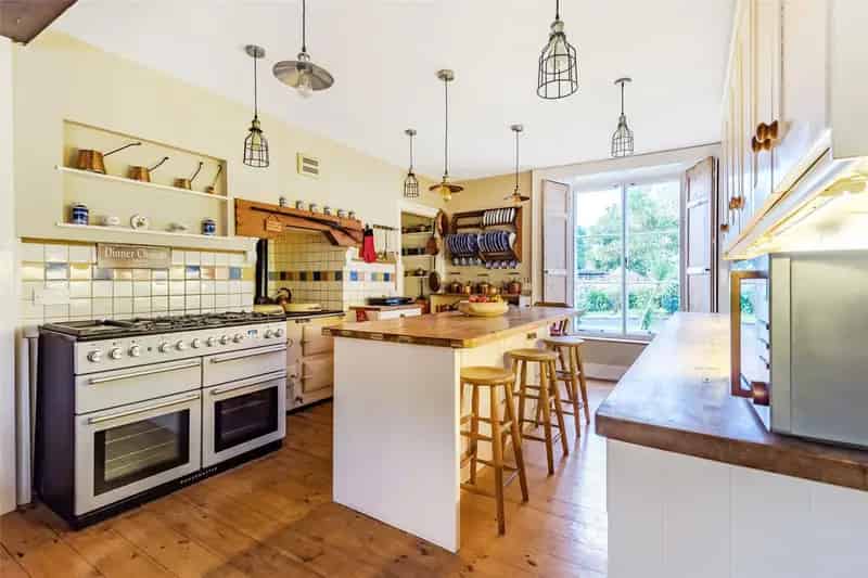 Grade II Listed 4-Bed House with Annexe and Walled Gardens