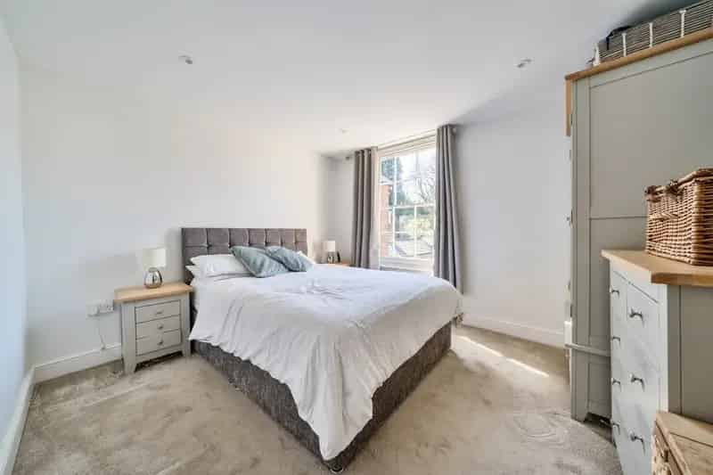 Charming Period Property with Modern Kitchen and Garden Studio