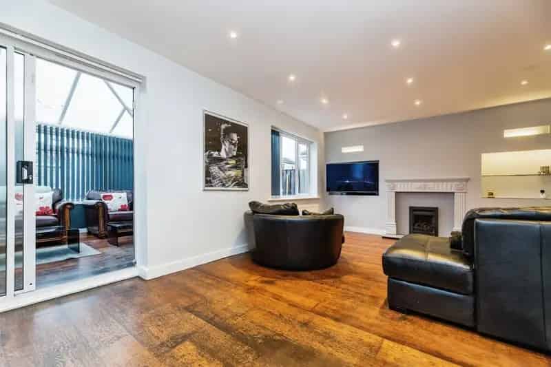 4 Bed House with En Suite, Large Garden & Garage