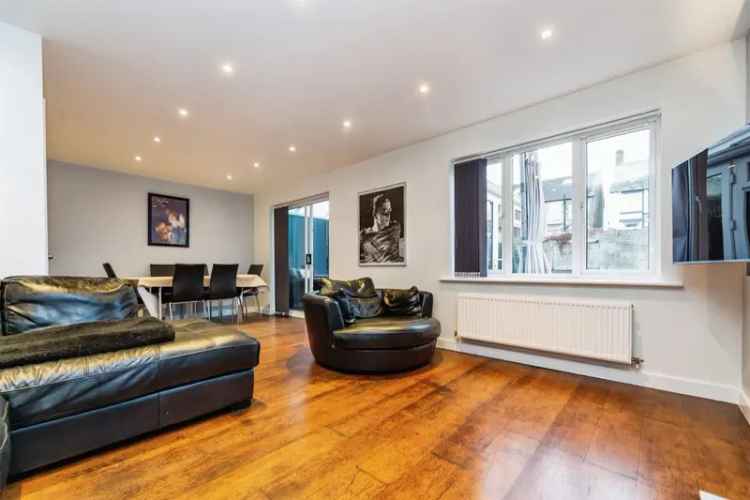 Spacious 4-Bedroom House with Garden and Parking