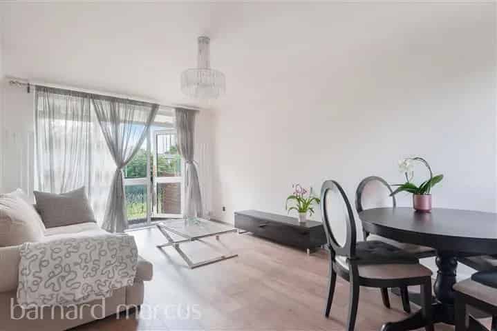 2 Bed Flat Kennington Vanbrugh Court Newly Renovated