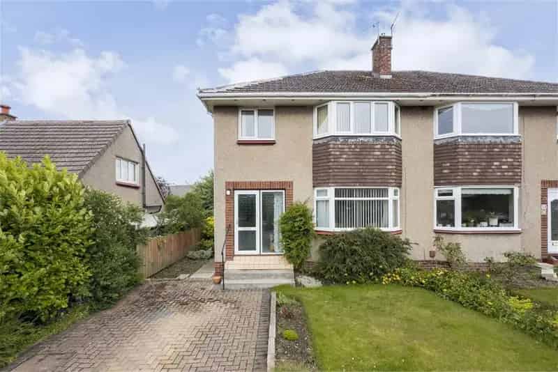3 Bed Semi-Detached House in Currie Edinburgh