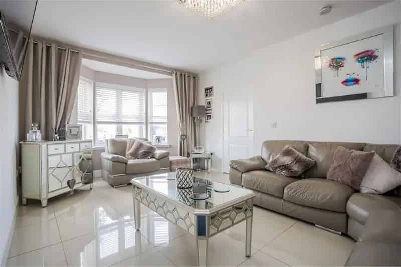 4 Bed Detached House with Outbuilding and EV Charger
