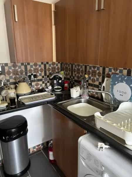 2 Bedroom Flat Lovely Quiet Area New Kitchen