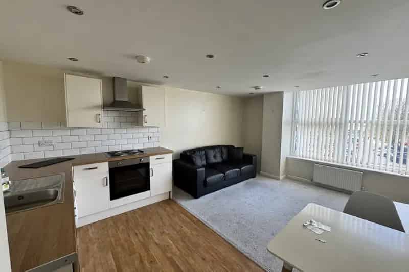 Second Floor Apartment Near Amenities