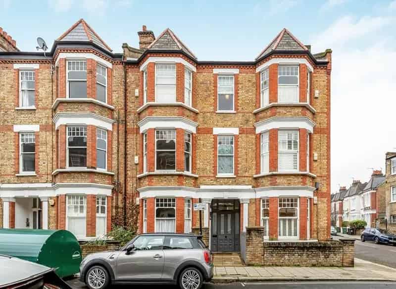 2-Bed Flat Clapham Old Town Chain Free Balcony