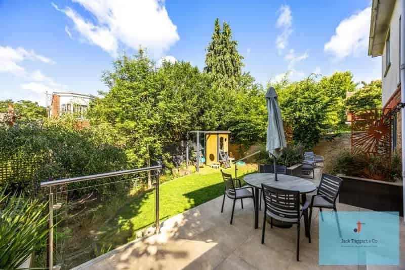 3 Bedroom Detached House for Sale Preston Park