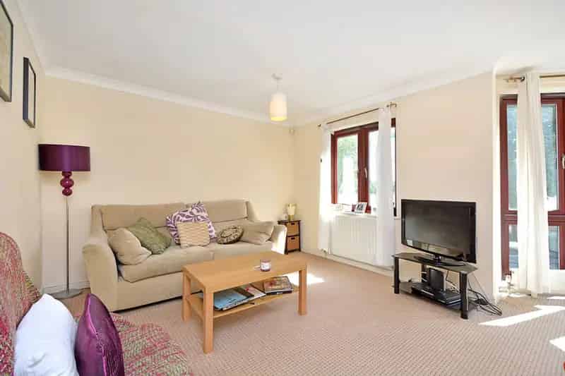 2 Bedroom Flat House to Rent in Hackney E9 Near Rectory Road Station