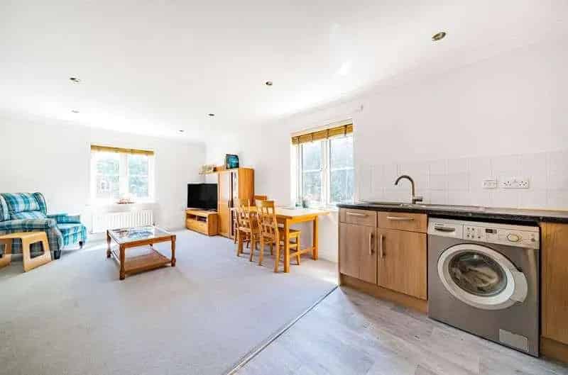 2 Bed Flat for Sale in Burpham, Guildford