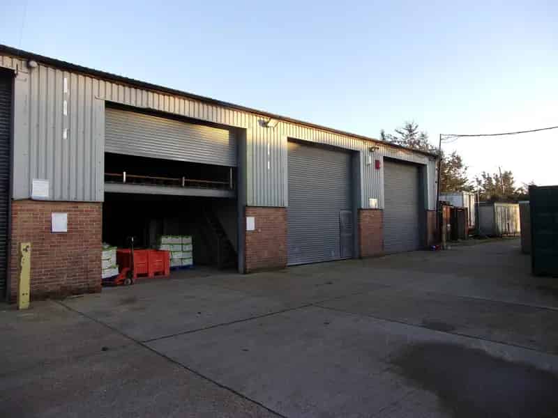 Industrial Unit To Let 2924 sq ft A127 M25